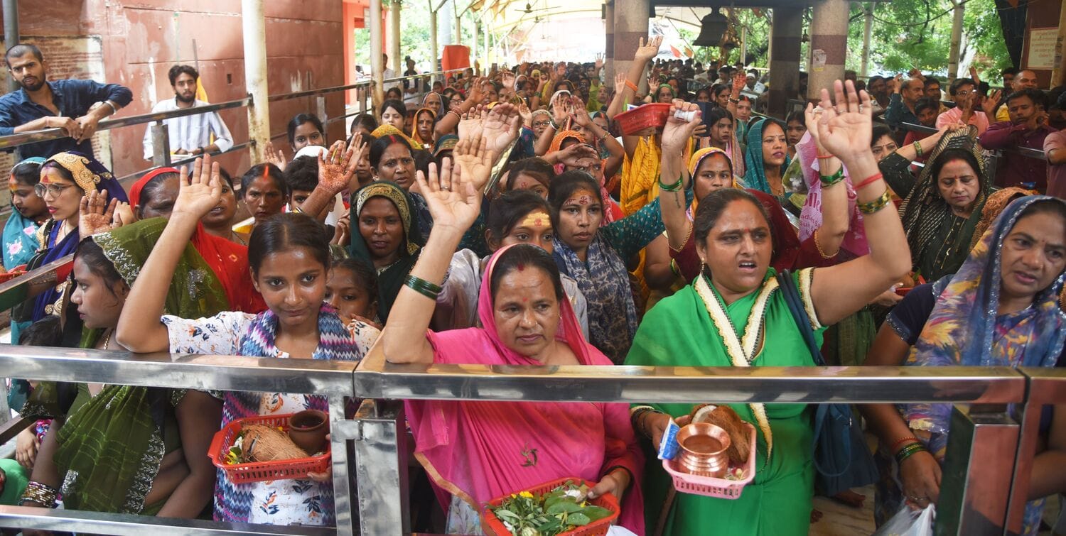 सावन के पहले बुधवार पर बुद्धेश्वर मंदिर में उमड़ी आस्था