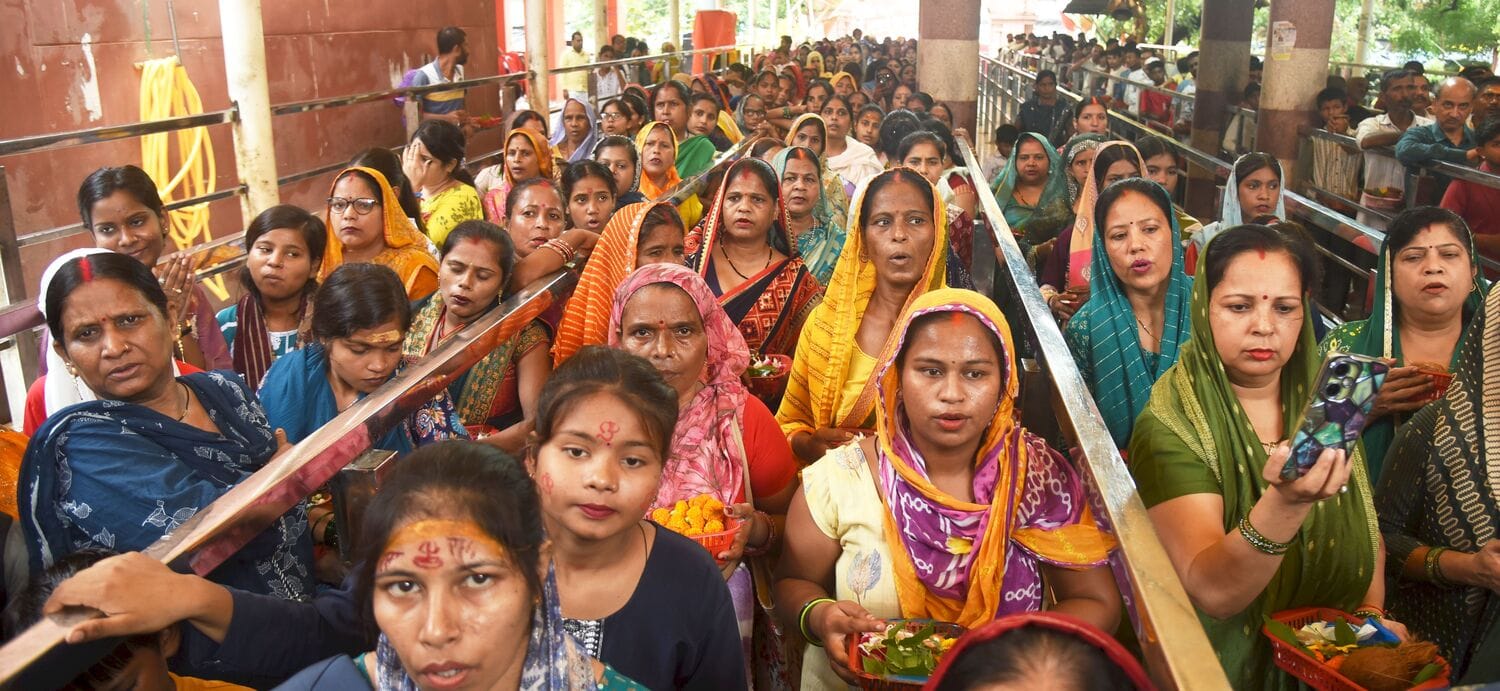 सावन के पहले बुधवार पर बुद्धेश्वर मंदिर में उमड़ी आस्था