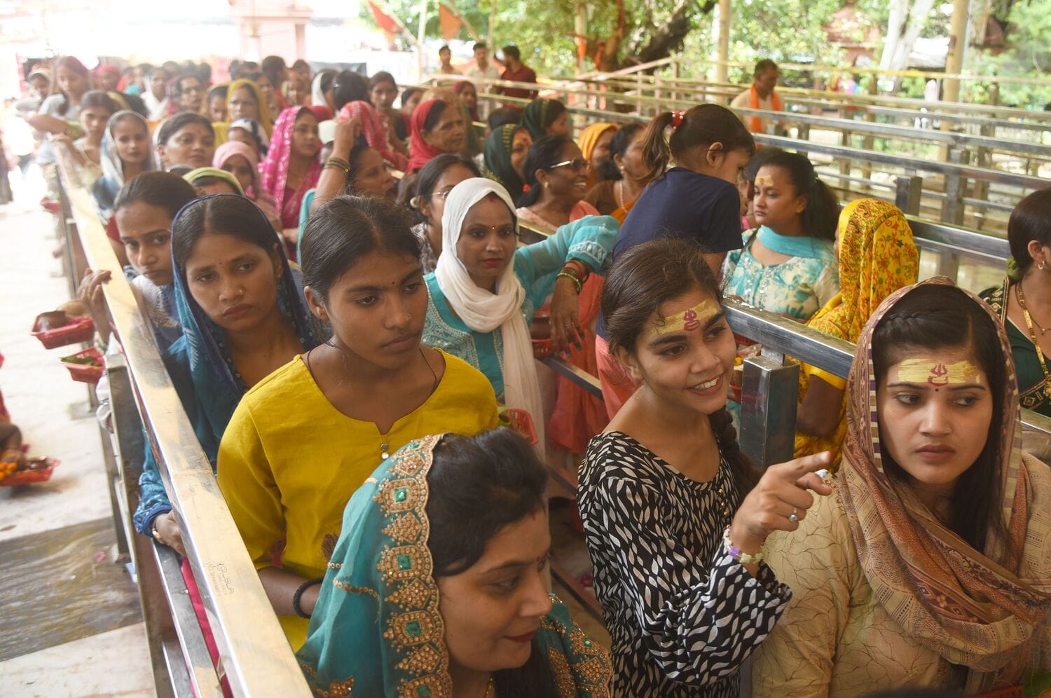 सावन के पहले बुधवार पर बुद्धेश्वर मंदिर में उमड़ी आस्था