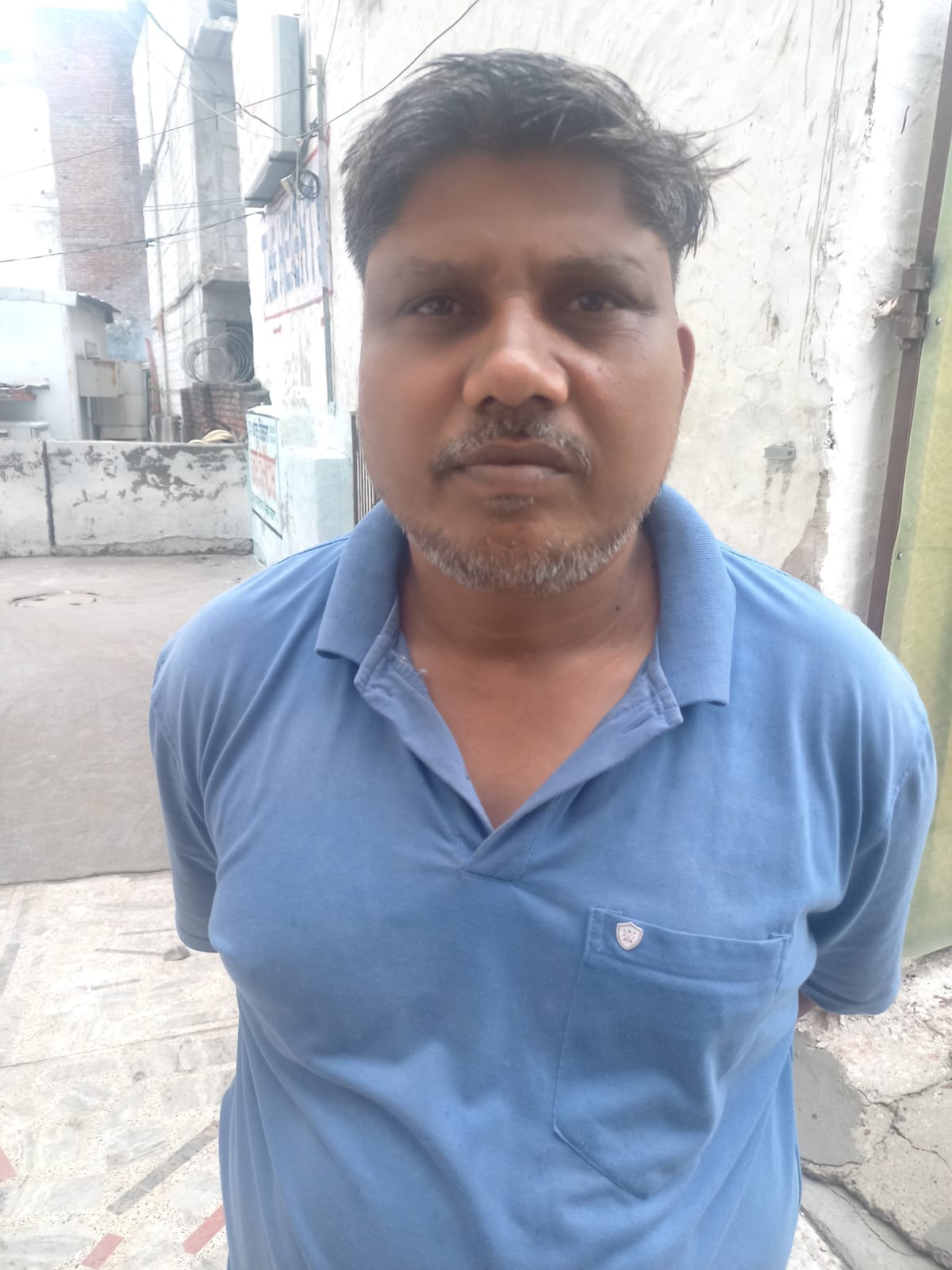 06jjrp12- शहर के पुराना बर्फखाना रोड पर दुकानों के आगे पक्के निर्माण तोड़ने के कारण दुकानदारों 06jjrp12- शहर के पुराना बर्फखाना रोड पर दुकानों के आगे पक्के निर्माण तोड़ने के कारण दुकानदारों