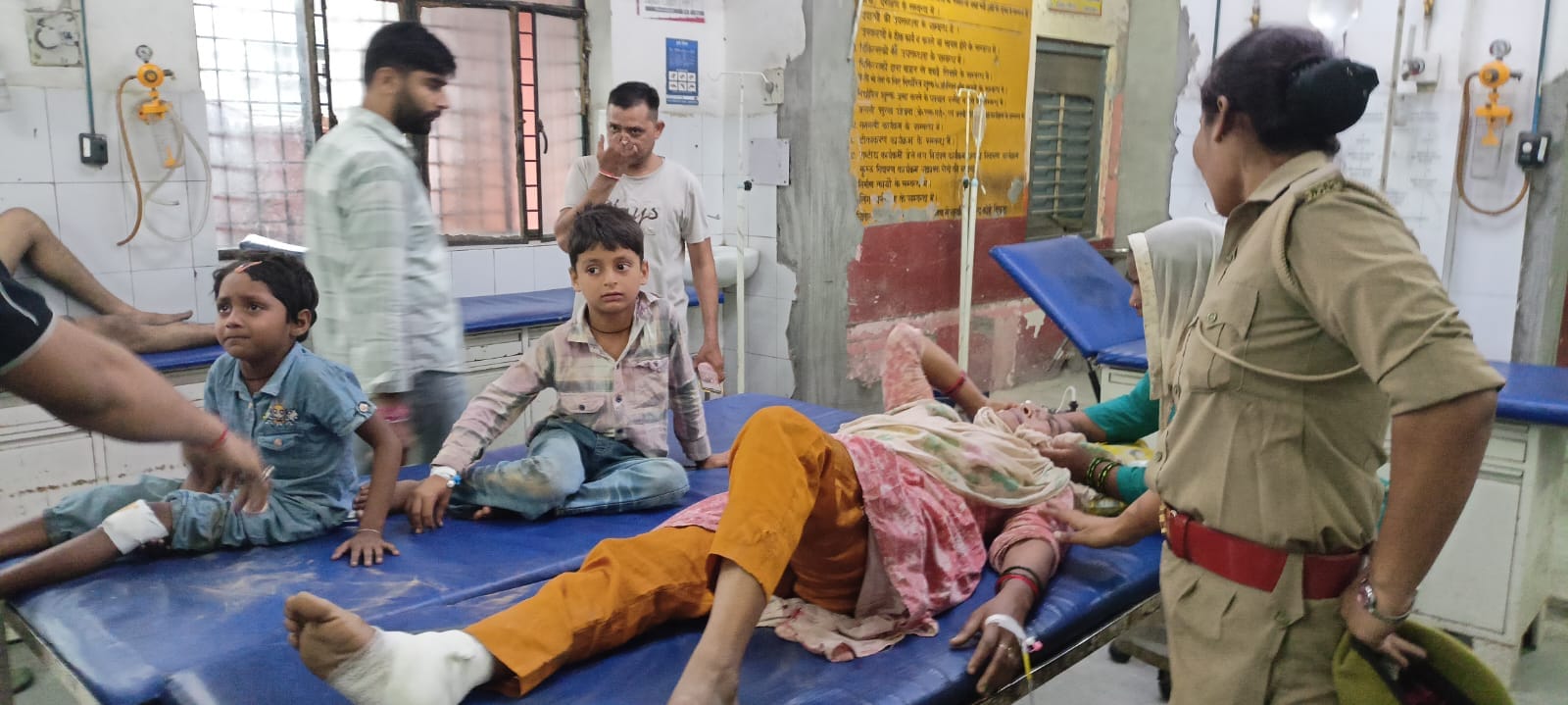 बुढ़ाना। हबीबपुर सीकरी गांव में घटना स्थल पर ग्रामीणों की भीड़। स्रोत ग्रामीण