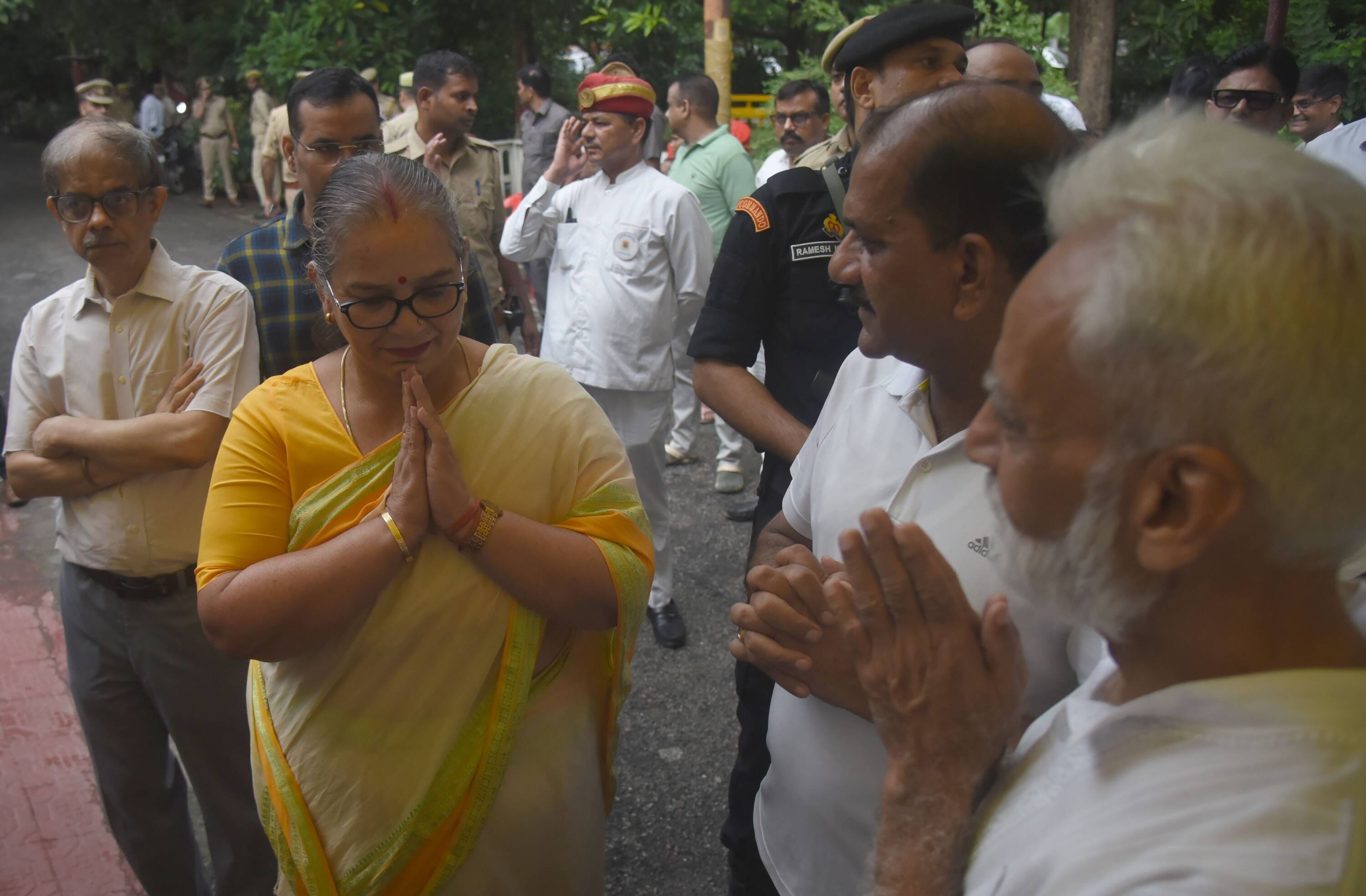 डीजीपी राजीव कृष्ण के पिता हरिकिशन मित्तल की अंतिम यात्रा में बृहस्पतिवार को बड़ी संख्या में अफ डीजीपी राजीव कृष्ण के पिता हरिकिशन मित्तल की अंतिम यात्रा में बृहस्पतिवार को बड़ी संख्या में अफ