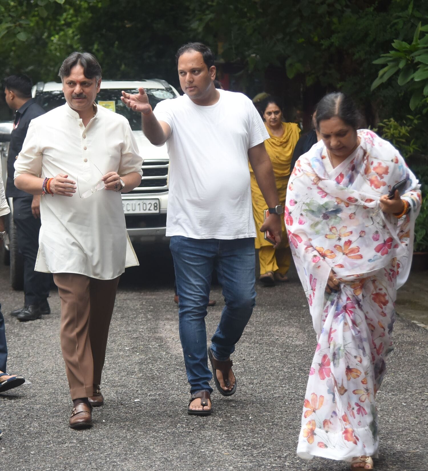 डीजीपी राजीव कृष्ण के पिता हरिकिशन मित्तल की अंतिम यात्रा में बृहस्पतिवार को बड़ी संख्या में अफ डीजीपी राजीव कृष्ण के पिता हरिकिशन मित्तल की अंतिम यात्रा में बृहस्पतिवार को बड़ी संख्या में अफ