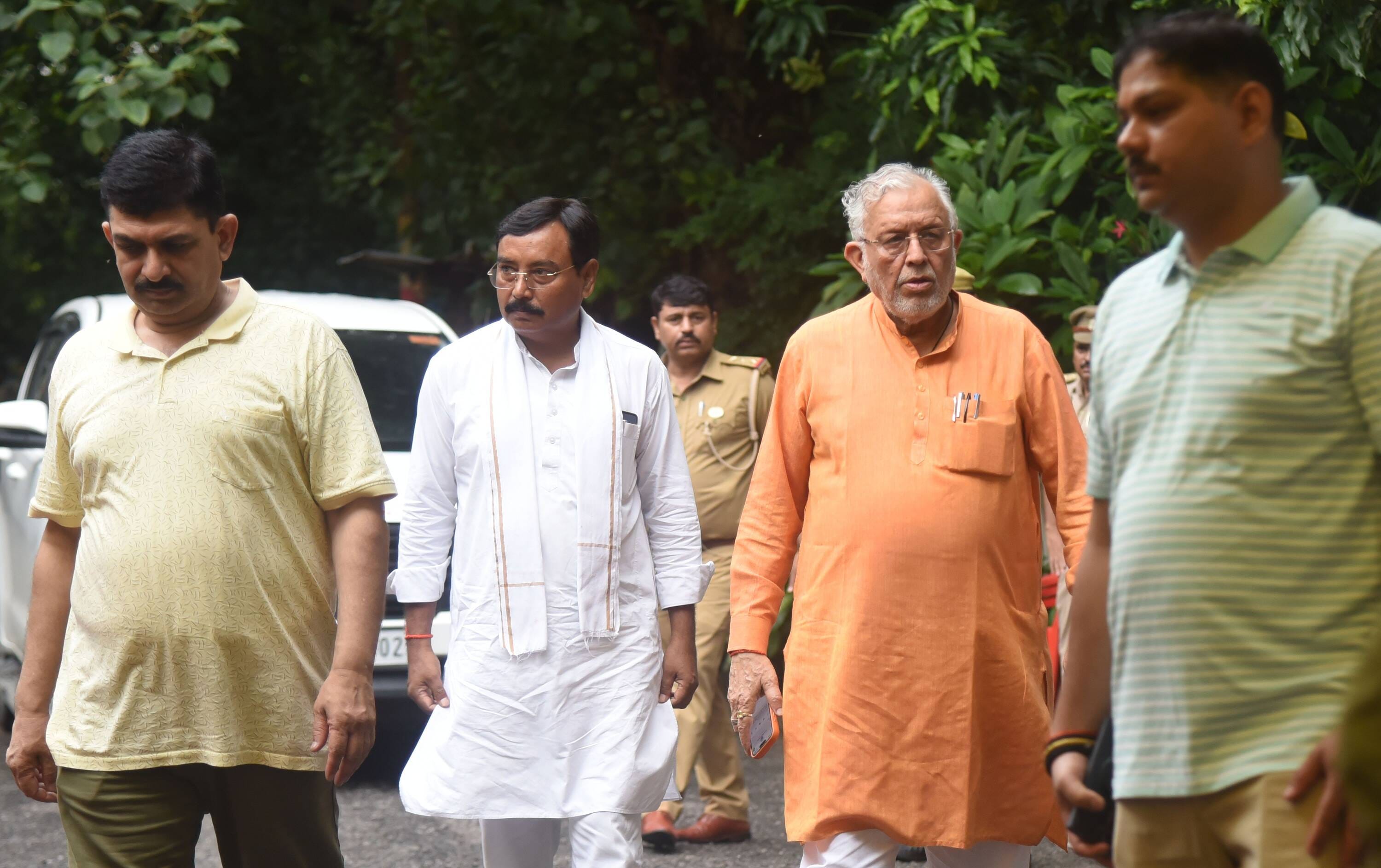 डीजीपी राजीव कृष्ण के पिता हरिकिशन मित्तल की अंतिम यात्रा में बृहस्पतिवार को बड़ी संख्या में अफ डीजीपी राजीव कृष्ण के पिता हरिकिशन मित्तल की अंतिम यात्रा में बृहस्पतिवार को बड़ी संख्या में अफ