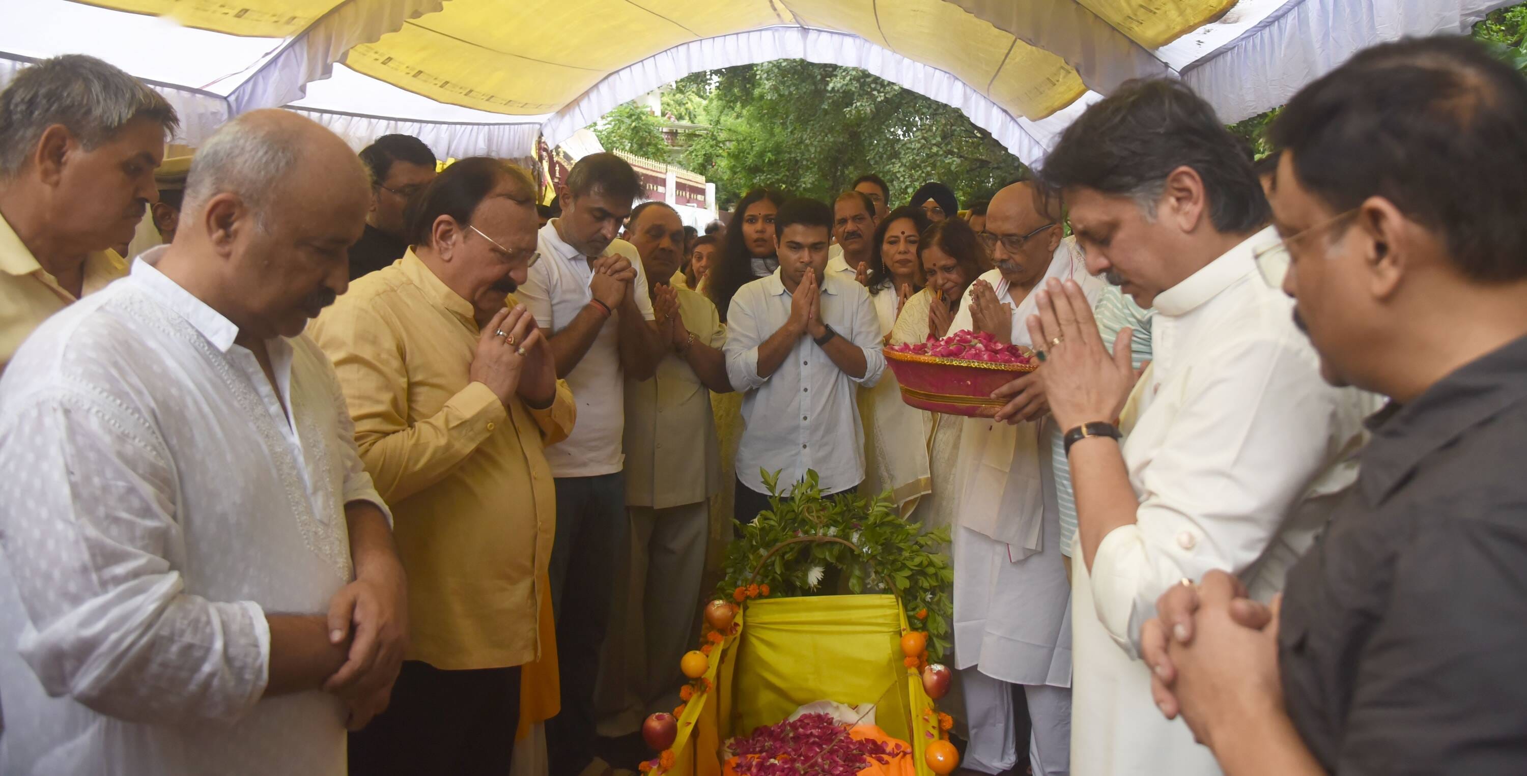 डीजीपी राजीव कृष्ण के पिता हरिकिशन मित्तल की अंतिम यात्रा में बृहस्पतिवार को बड़ी संख्या में अफ डीजीपी राजीव कृष्ण के पिता हरिकिशन मित्तल की अंतिम यात्रा में बृहस्पतिवार को बड़ी संख्या में अफ