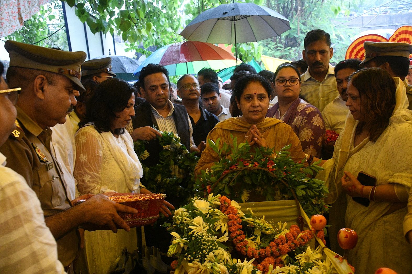डीजीपी राजीव कृष्ण के पिता हरिकिशन मित्तल की अंतिम यात्रा में बृहस्पतिवार को बड़ी संख्या में अफ डीजीपी राजीव कृष्ण के पिता हरिकिशन मित्तल की अंतिम यात्रा में बृहस्पतिवार को बड़ी संख्या में अफ