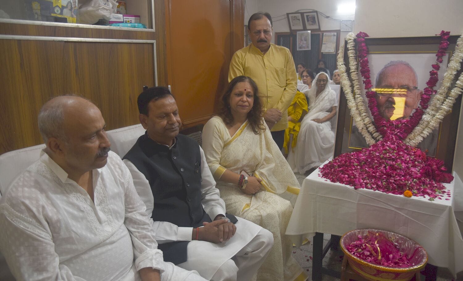 डीजीपी राजीव कृष्ण के पिता हरिकिशन मित्तल की अंतिम यात्रा में बृहस्पतिवार को बड़ी संख्या में अफ डीजीपी राजीव कृष्ण के पिता हरिकिशन मित्तल की अंतिम यात्रा में बृहस्पतिवार को बड़ी संख्या में अफ