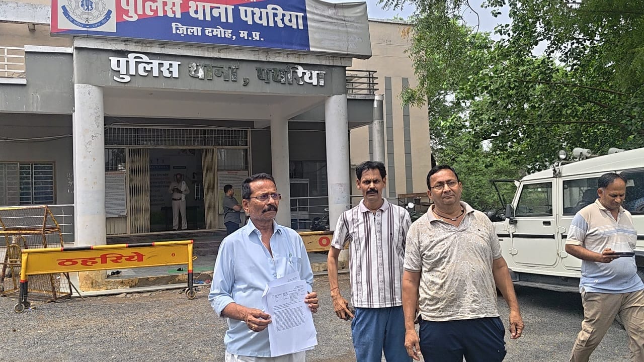 पथरिया में ज्वेलरी शॉप में छेड़ कर चोरी के 4 आरोपी गिरफ्तार पथरिया में ज्वेलरी शॉप में छेड़ कर चोरी के 4 आरोपी गिरफ्तार