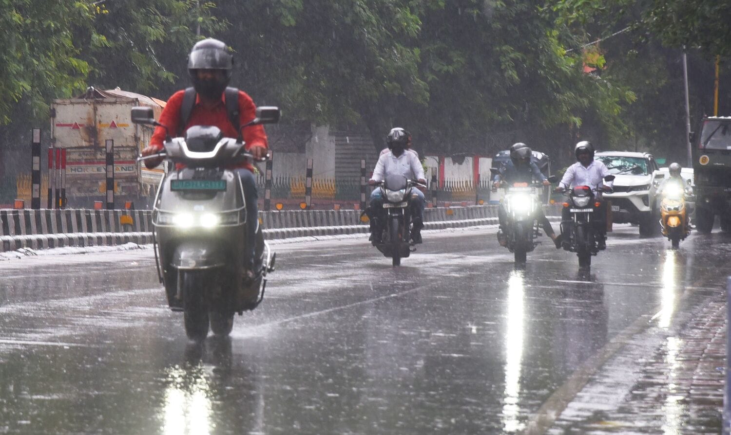 राजधानी में बृहस्पतिवार को बारिश हुई राजधानी में बृहस्पतिवार को बारिश हुई