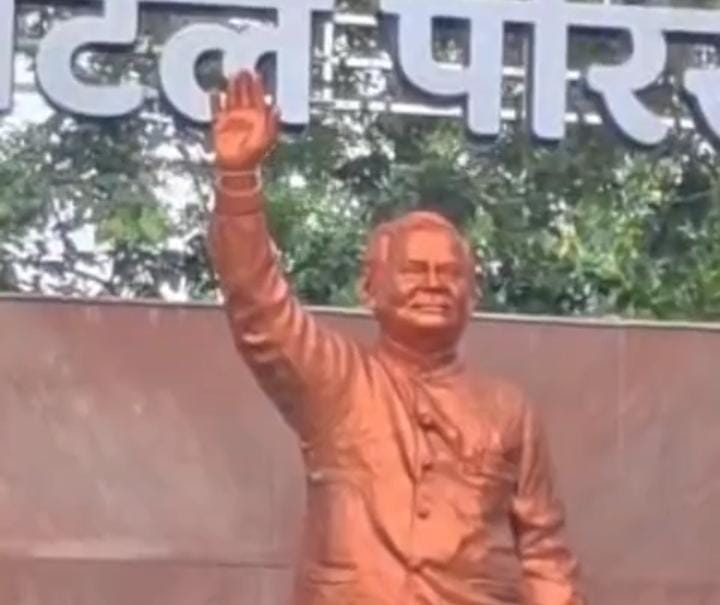 युवा कांग्रेसियों का अर्धनग्न प्रदर्शन युवा कांग्रेसियों का अर्धनग्न प्रदर्शन