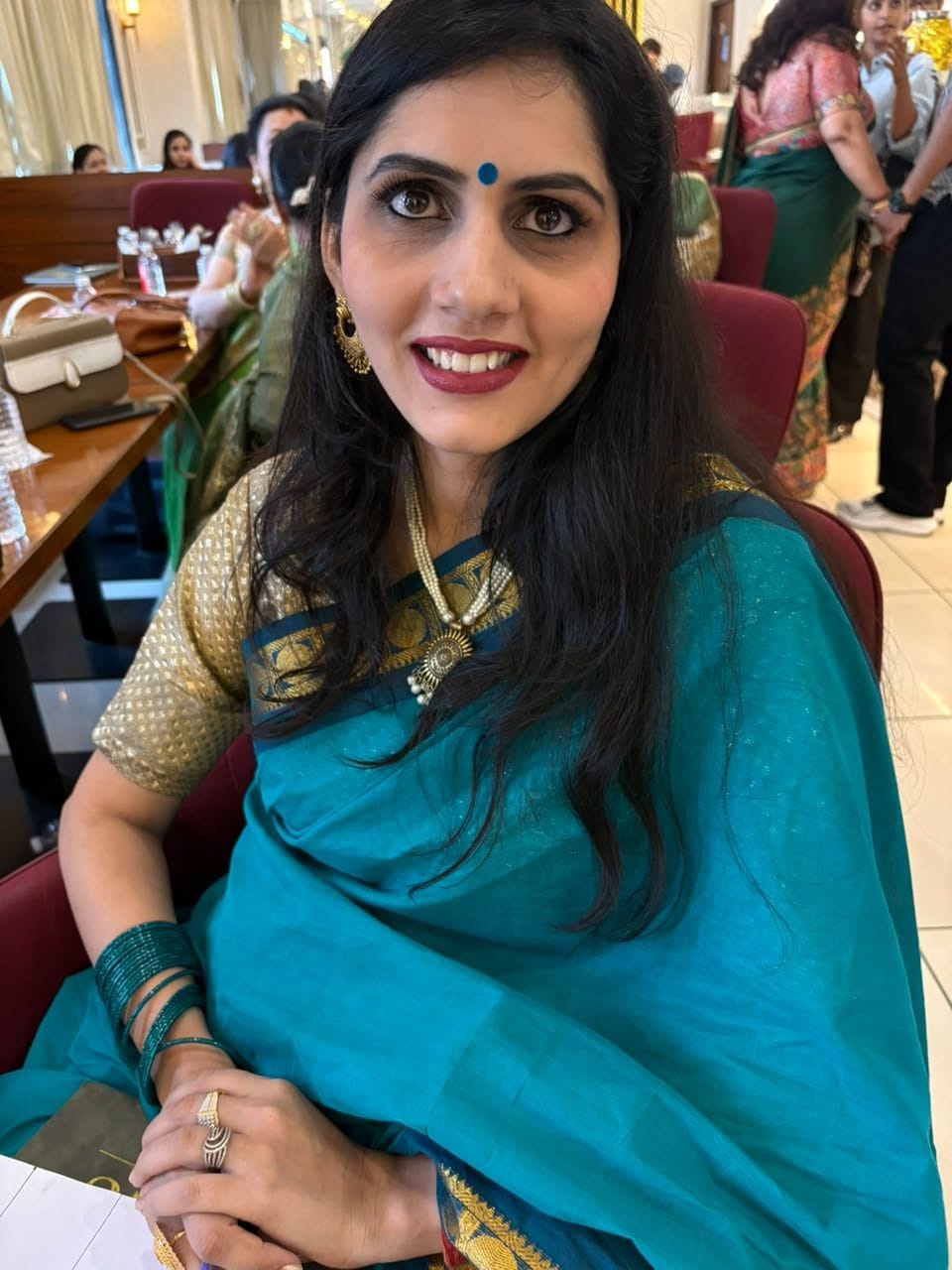 03-संगिनी एग्जीबिशन में नाचती महिला। संवाद 03-संगिनी एग्जीबिशन में नाचती महिला। संवाद