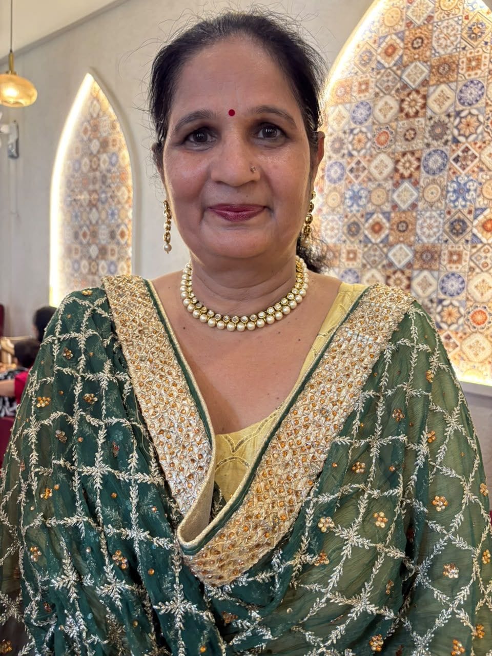 03-संगिनी एग्जीबिशन में नाचती महिला। संवाद 03-संगिनी एग्जीबिशन में नाचती महिला। संवाद