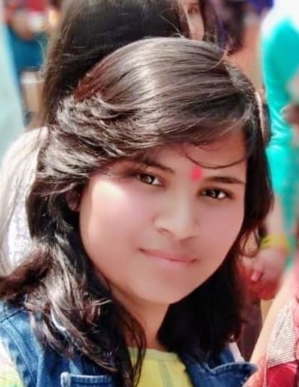 बस स्टैंड के सामने से सवारी बिठाते ई-रिक्शा। संवाद बस स्टैंड के सामने से सवारी बिठाते ई-रिक्शा। संवाद