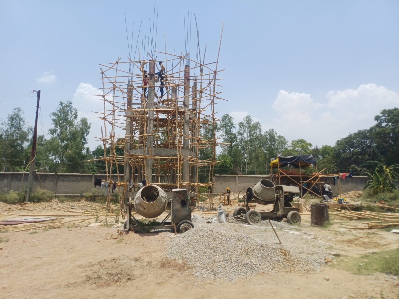 फोटो 12: शाहाबाद में आईटीआई परिसर में उगी झाड़ी और घास। संवाद फोटो 12: शाहाबाद में आईटीआई परिसर में उगी झाड़ी और घास। संवाद