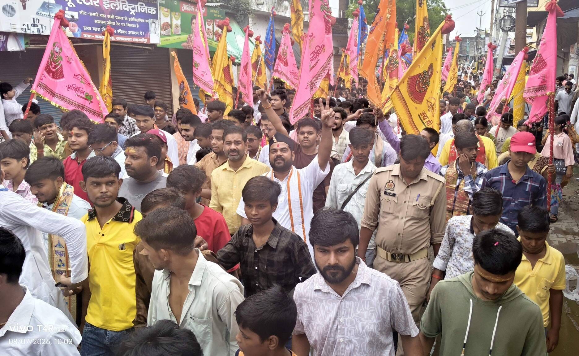 जलालाबाद में निकाली गई खाटू श्याम यात्रा का दर्शन करते श्रद्धालु। संवाद जलालाबाद में निकाली गई खाटू श्याम यात्रा का दर्शन करते श्रद्धालु। संवाद