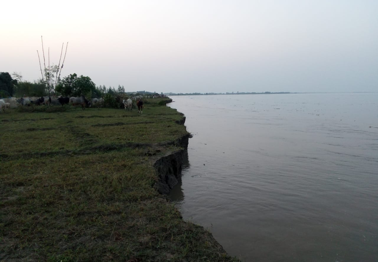 जायजा लेते डीएम