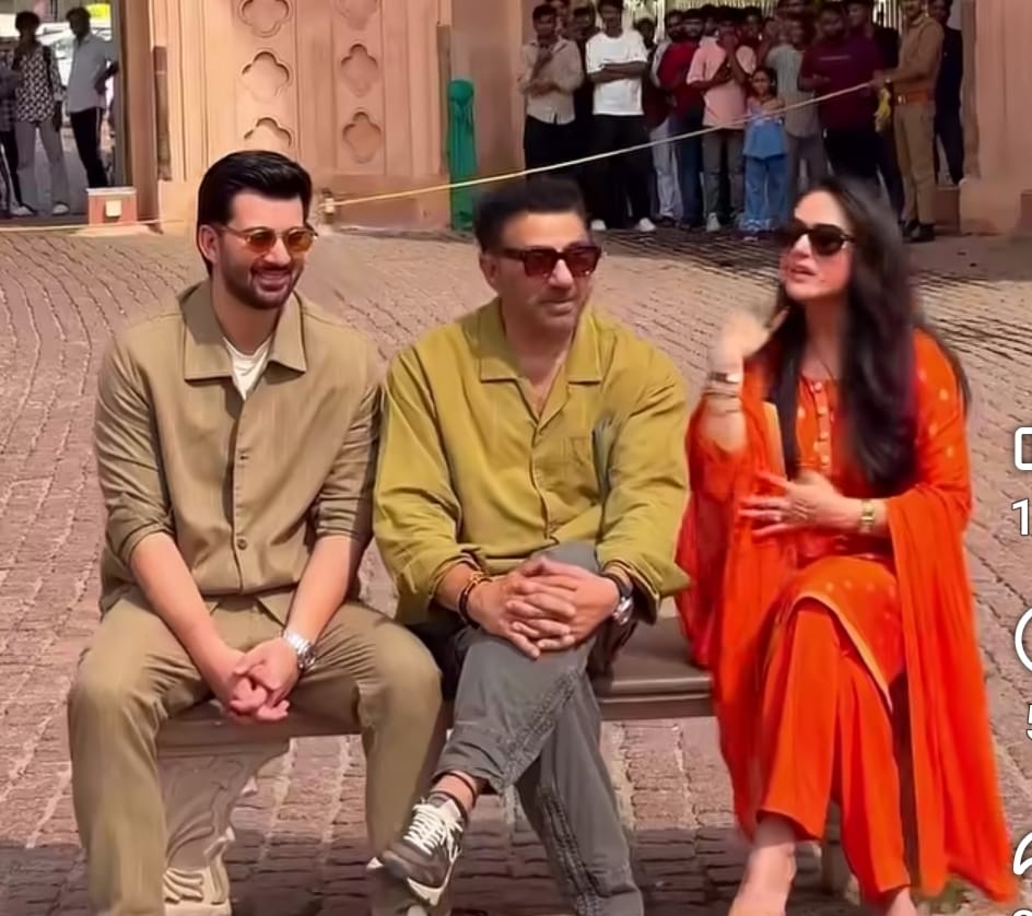 मुख्यमंत्री योगी आदित्यनाथ से मिले अभिनेता सनी देओल मुख्यमंत्री योगी आदित्यनाथ से मिले अभिनेता सनी देओल