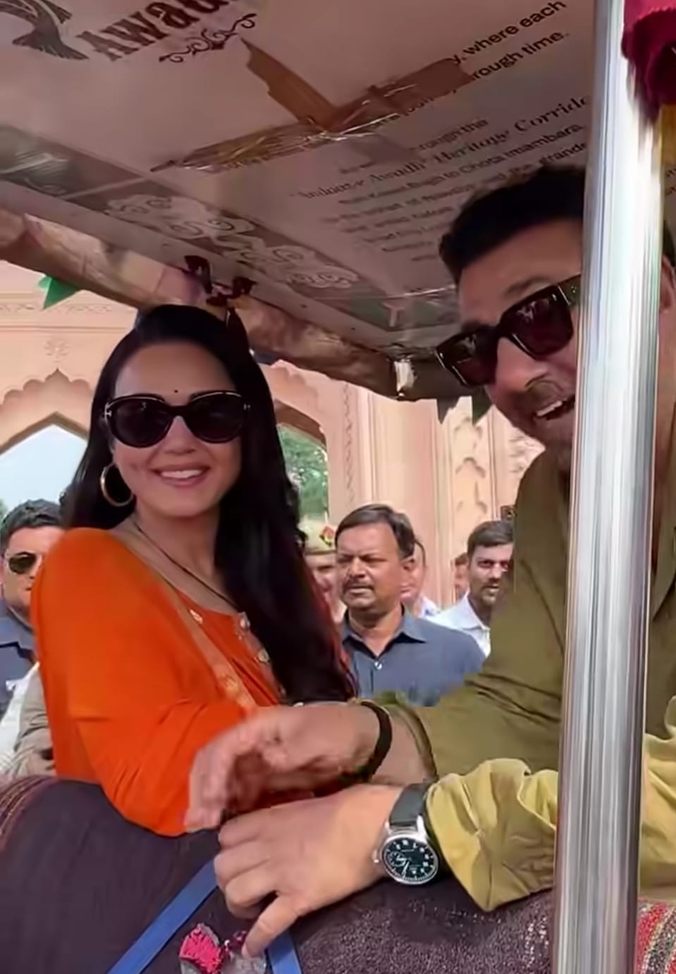 मुख्यमंत्री योगी आदित्यनाथ से मिले अभिनेता सनी देओल मुख्यमंत्री योगी आदित्यनाथ से मिले अभिनेता सनी देओल