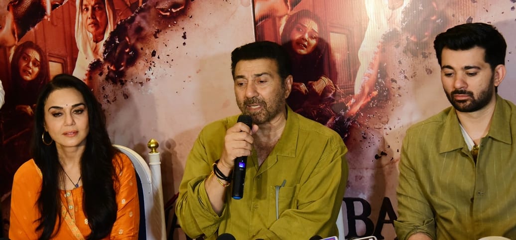 मुख्यमंत्री योगी आदित्यनाथ से मिले अभिनेता सनी देओल मुख्यमंत्री योगी आदित्यनाथ से मिले अभिनेता सनी देओल