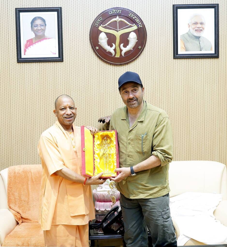 मुख्यमंत्री योगी आदित्यनाथ से मिले अभिनेता सनी देओल मुख्यमंत्री योगी आदित्यनाथ से मिले अभिनेता सनी देओल