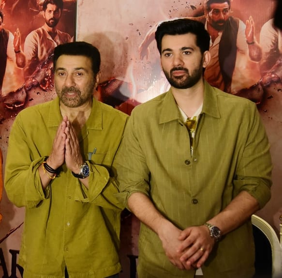 मुख्यमंत्री योगी आदित्यनाथ से मिले अभिनेता सनी देओल मुख्यमंत्री योगी आदित्यनाथ से मिले अभिनेता सनी देओल