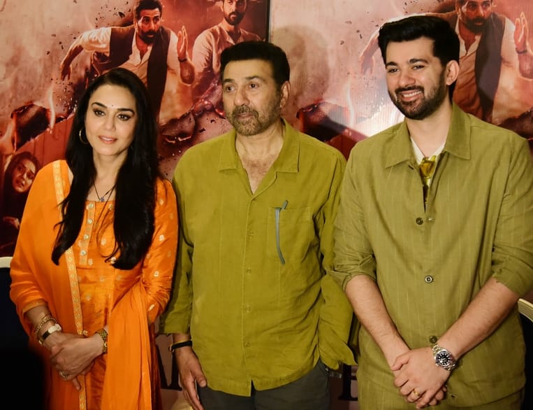 मुख्यमंत्री योगी आदित्यनाथ से मिले अभिनेता सनी देओल मुख्यमंत्री योगी आदित्यनाथ से मिले अभिनेता सनी देओल