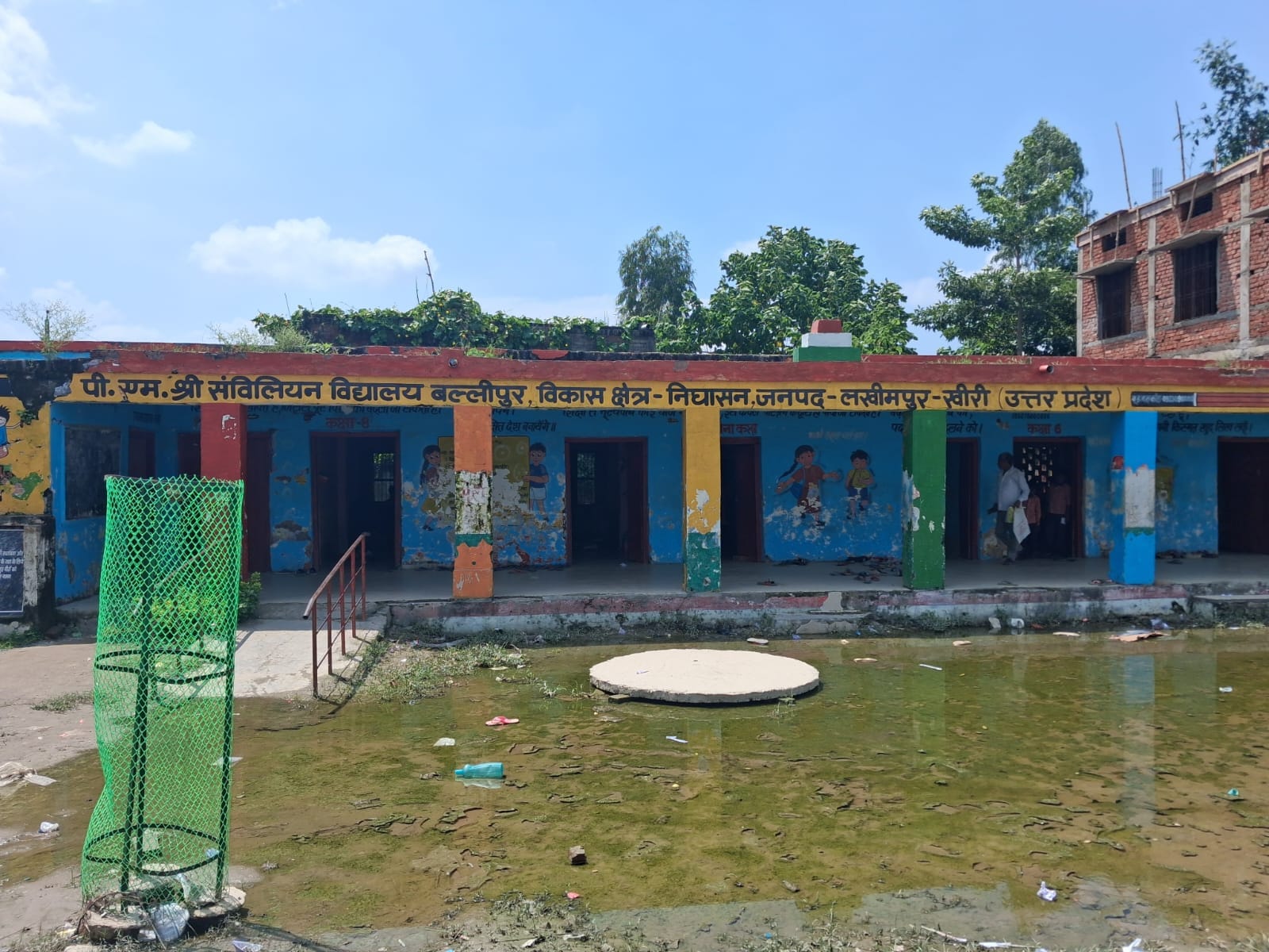 नौरंगाबाद प्राथमिक विद्यालय का जर्जर भवन। संवाद नौरंगाबाद प्राथमिक विद्यालय का जर्जर भवन। संवाद