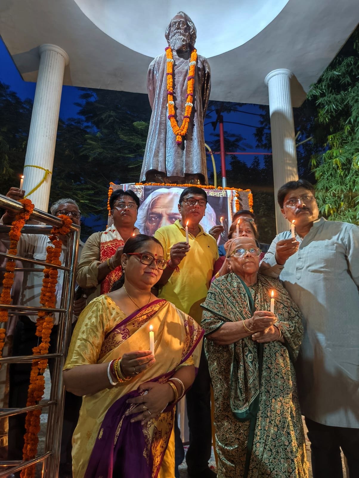 पुण्यतिथि पर रवींद्रनाथ टैगोर को दी श्रद्धांजलि