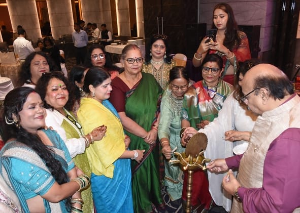 सावन के गीतों और भारतीय संस्कृति के रंगों से सजे सावन उत्सव का आयोजन शुक्रवार को गोमती नगर स्थ सावन के गीतों और भारतीय संस्कृति के रंगों से सजे सावन उत्सव का आयोजन शुक्रवार को गोमती नगर स्थ