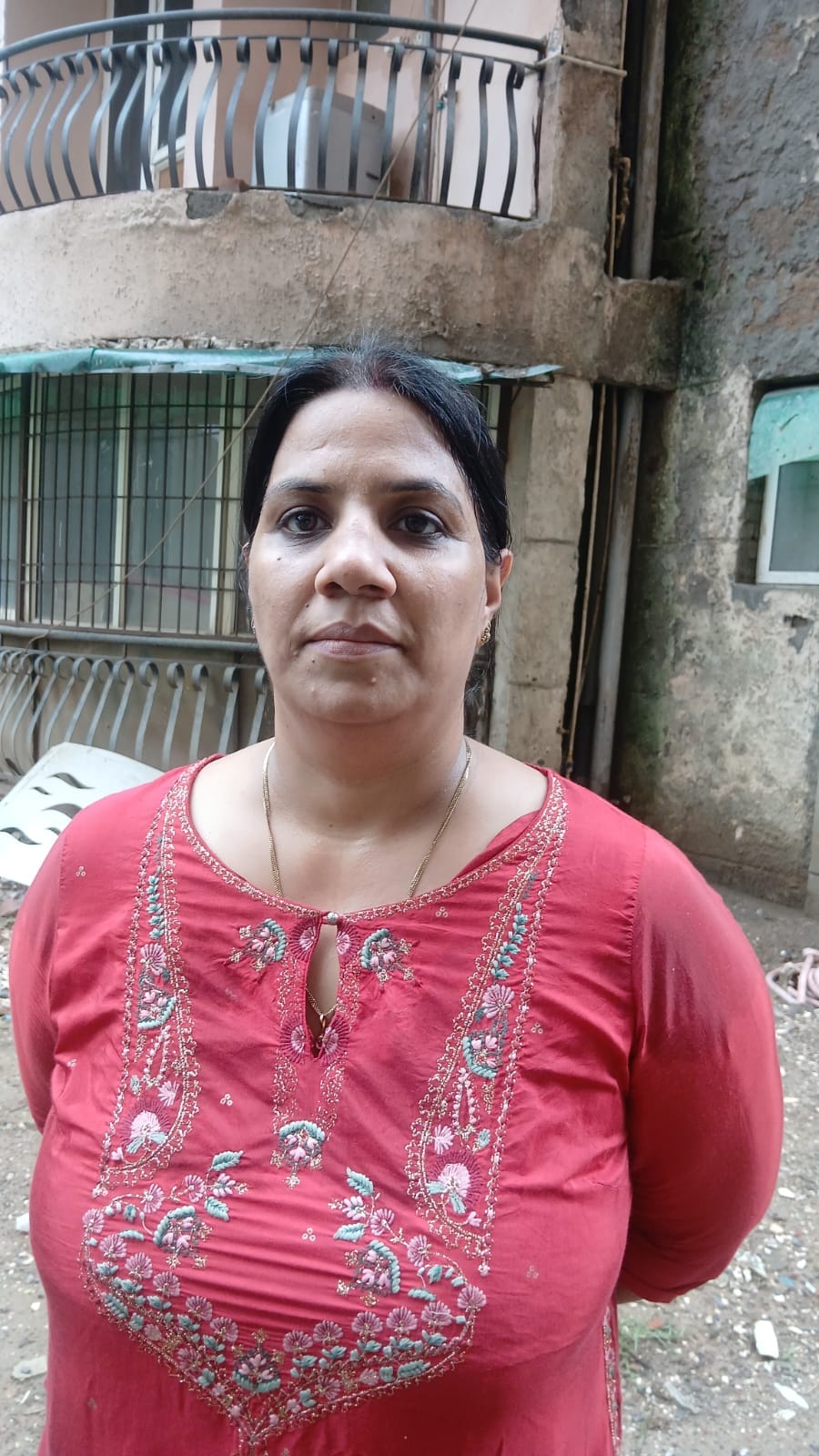 Sikka Karmic Green sector 78 Noida गिरा प्लास्टर