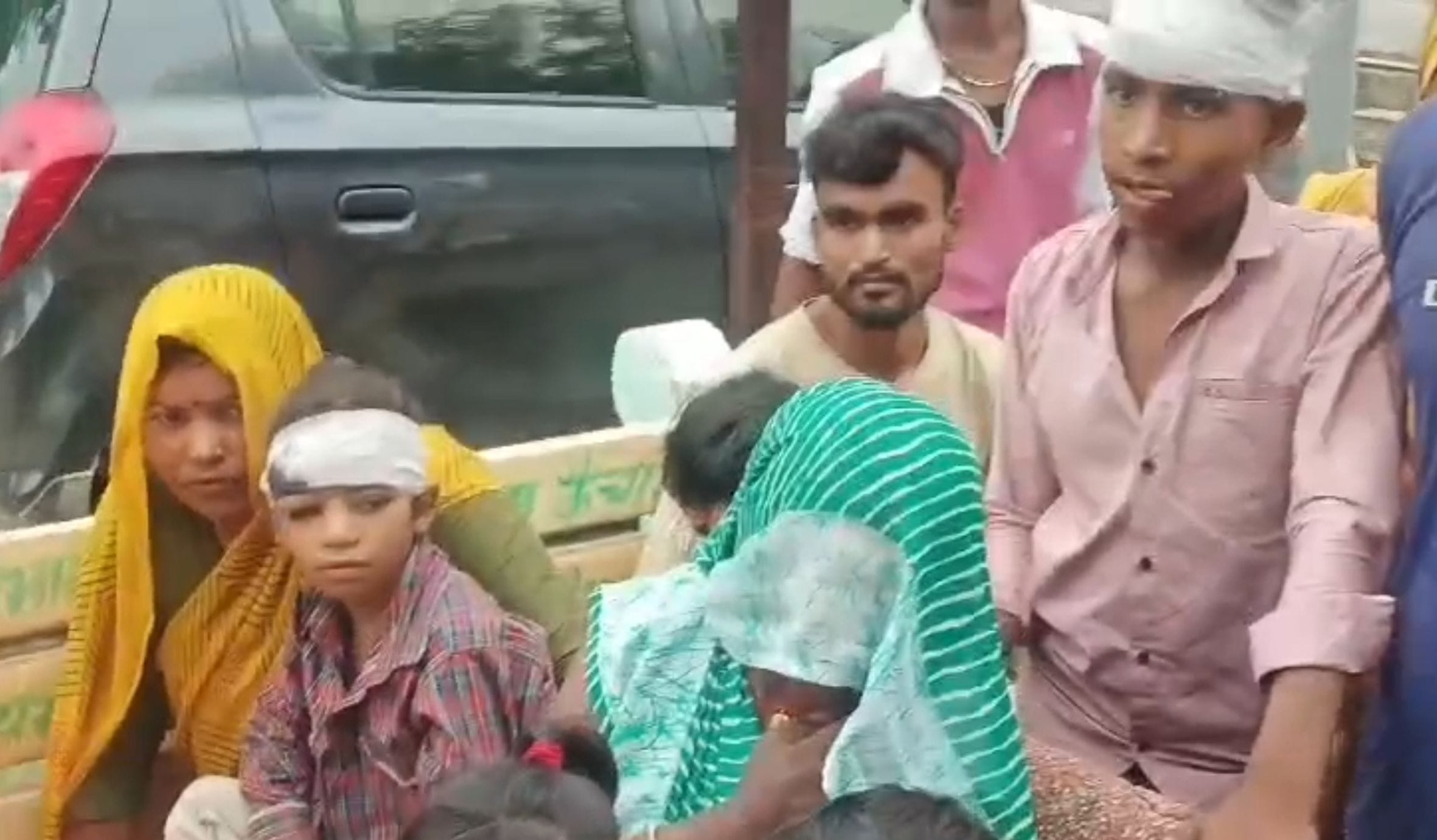 ऊंचाहार कोतवाली क्षेत्र में बीकरगढ़ तिराहे के पास पुलिया से टकराई बच्चों को ले जा रही स्कूली वै ऊंचाहार कोतवाली क्षेत्र में बीकरगढ़ तिराहे के पास पुलिया से टकराई बच्चों को ले जा रही स्कूली वै