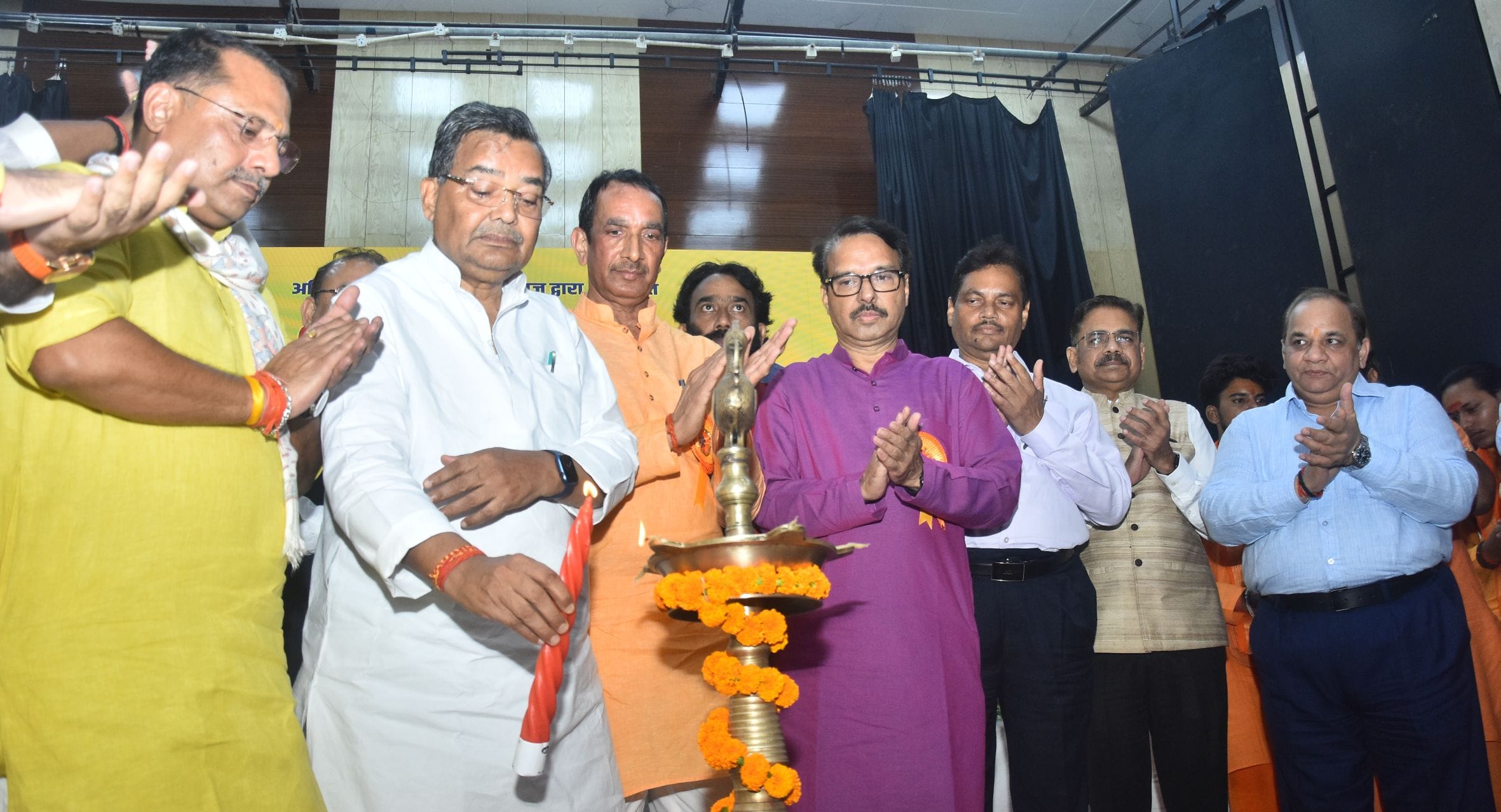 अखिल भारतीय भोजपुरी समाज ने शनिवार को हजरतगंज स्थित पीडब्ल्यूडी के विश्वेश्वरैया प्रेक्षागृह मे