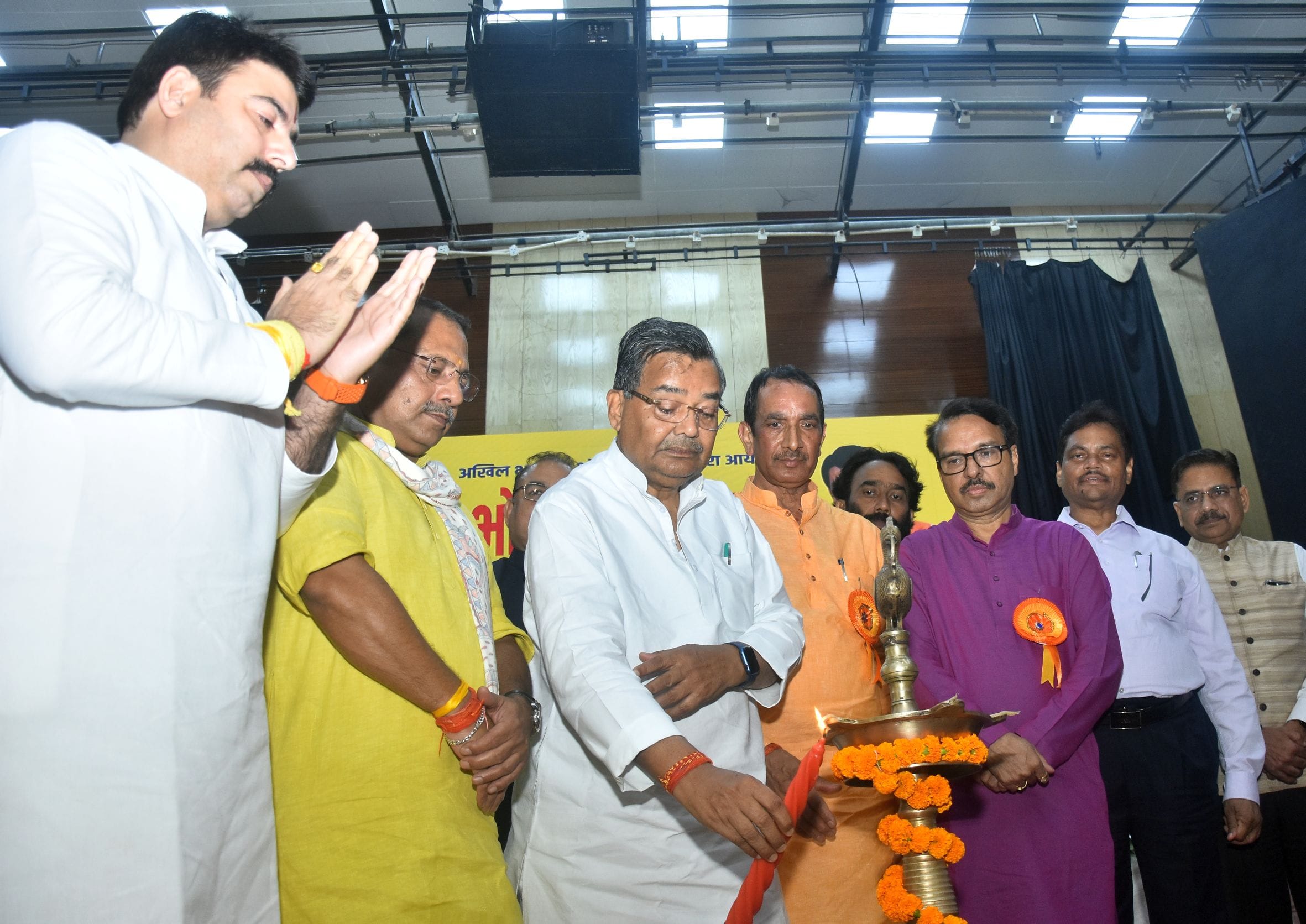 अखिल भारतीय भोजपुरी समाज ने शनिवार को हजरतगंज स्थित पीडब्ल्यूडी के विश्वेश्वरैया प्रेक्षागृह मे