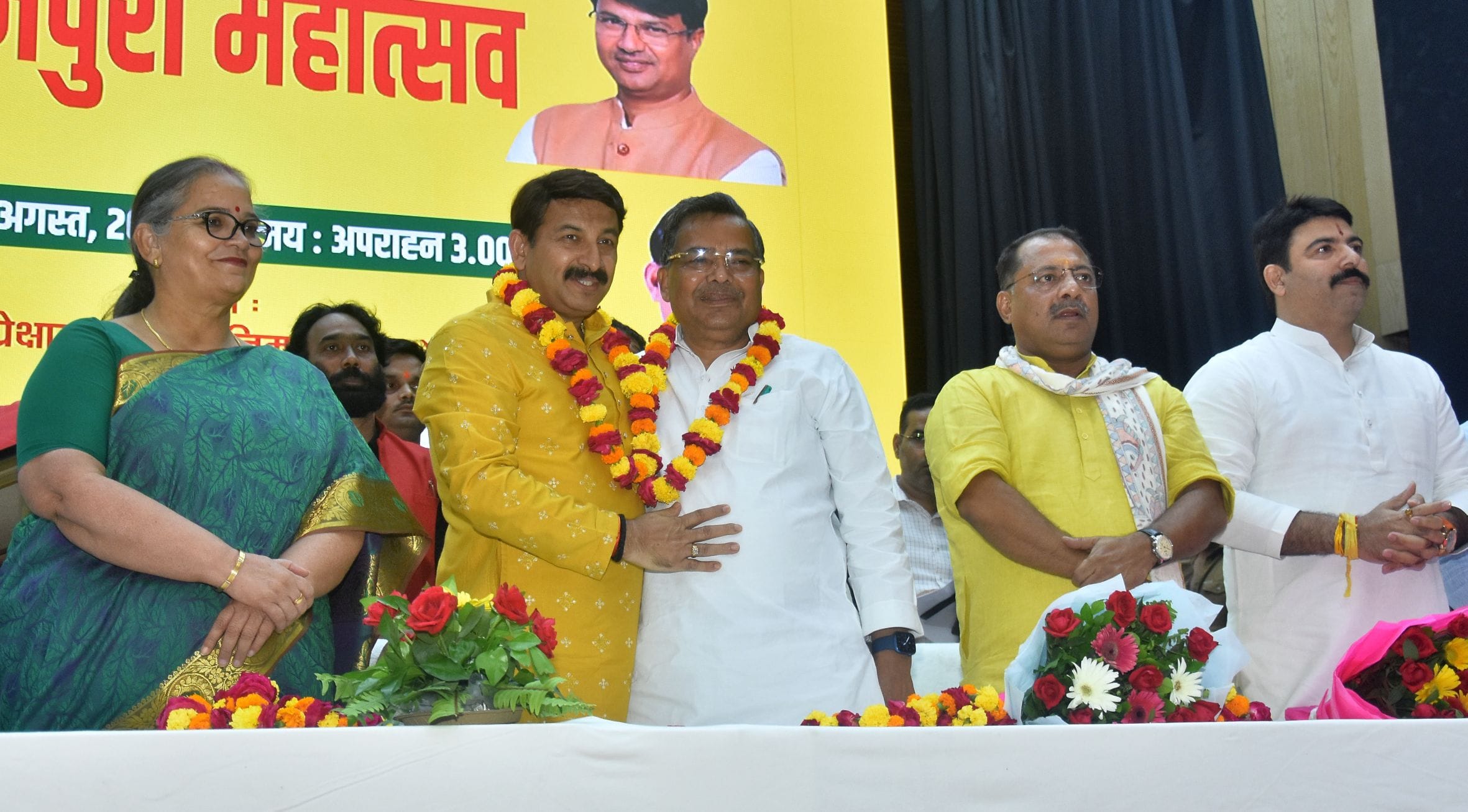अखिल भारतीय भोजपुरी समाज ने शनिवार को हजरतगंज स्थित पीडब्ल्यूडी के विश्वेश्वरैया प्रेक्षागृह मे