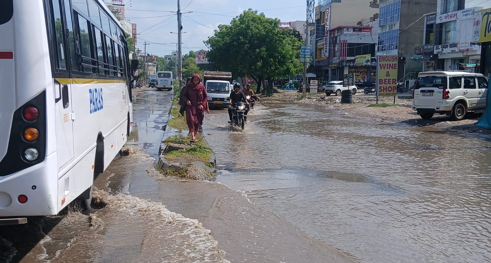 भाड़ावास गेट के पास भरा बरसात का पानी। संवाद
