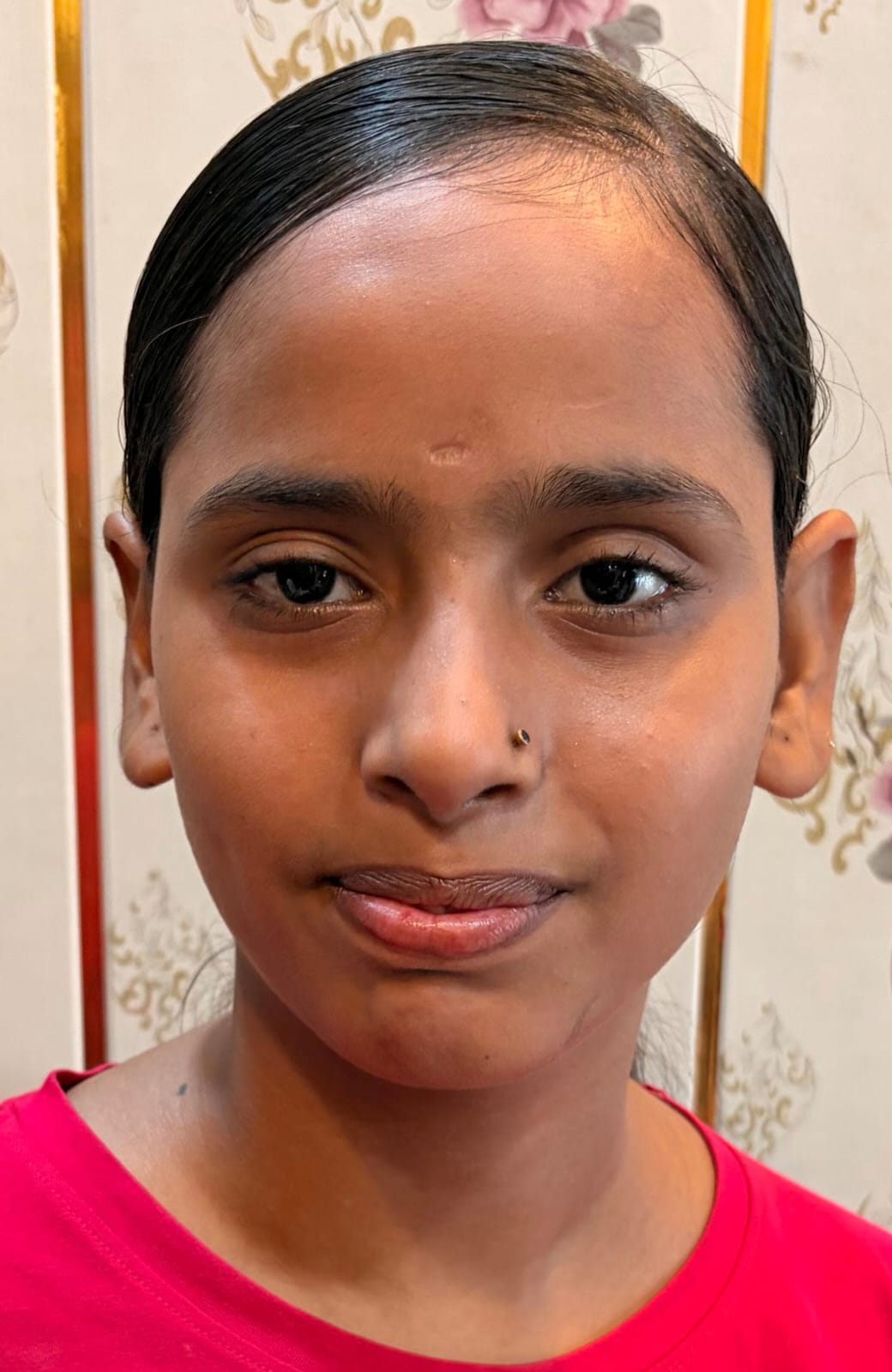 ब्यूटी पार्लर में मेहंदी लगवाती महिलाएं व युवतियां। संवाद ब्यूटी पार्लर में मेहंदी लगवाती महिलाएं व युवतियां। संवाद