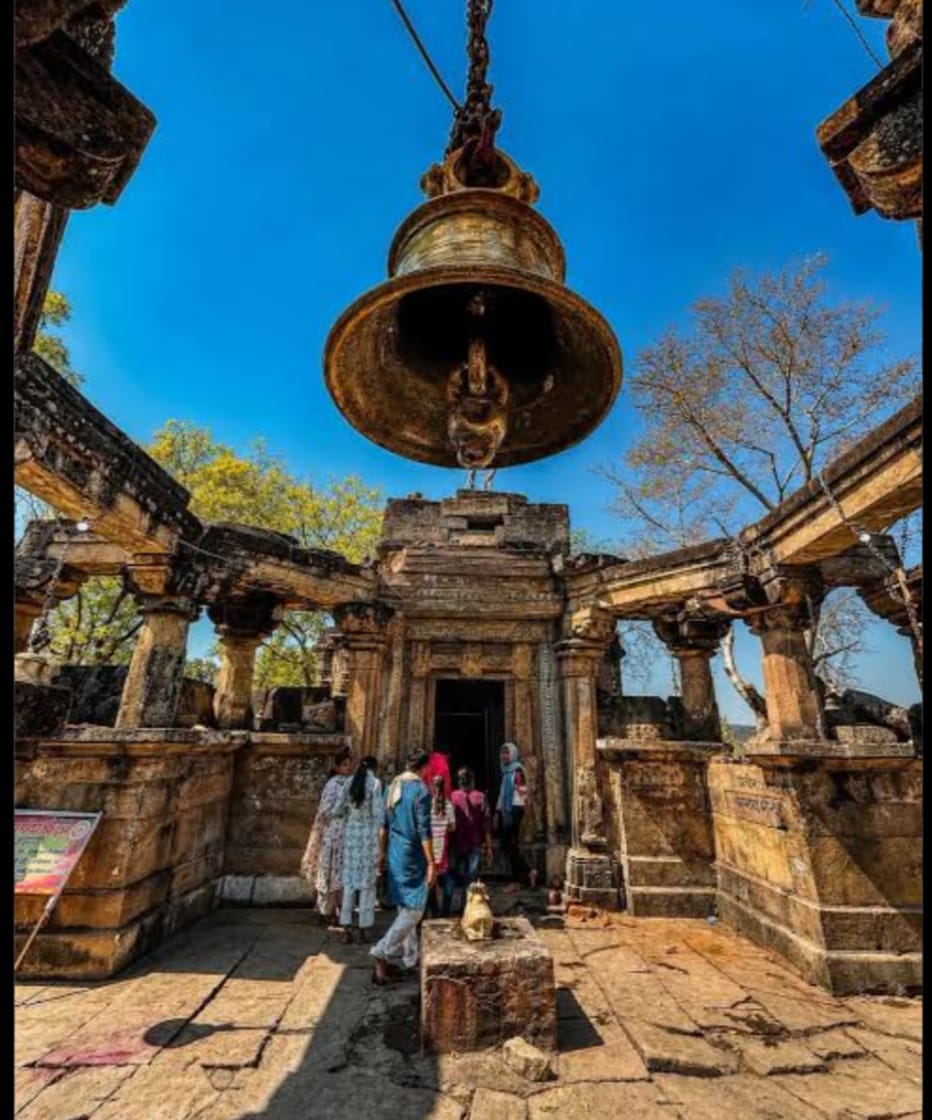 फोटो न-09 सीकेटीपी 07 रामघाट स्थित भगवान मत्तगजेंद्र नाथ शिवलिंग। संवाद