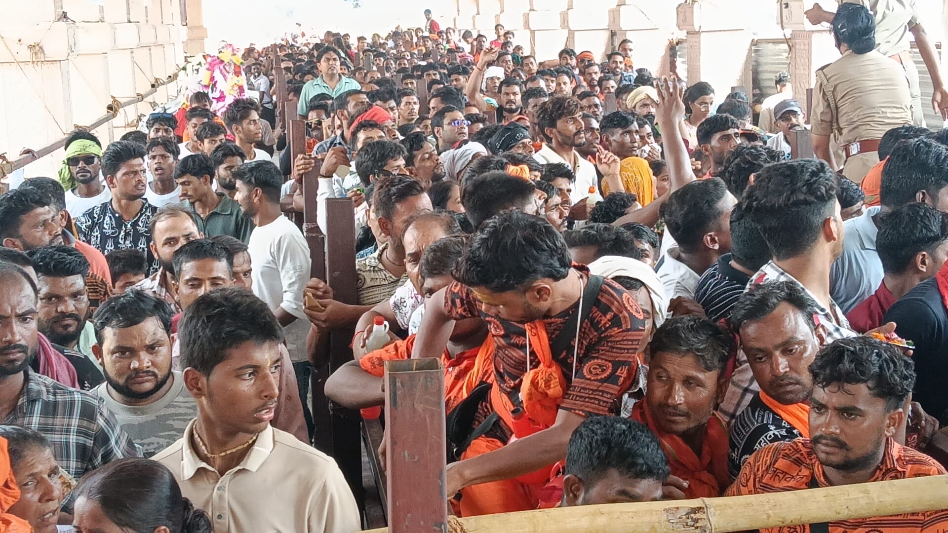 गोला नगर पालिका परिषद में फ्रीजर और पानी टैंक। संवाद
