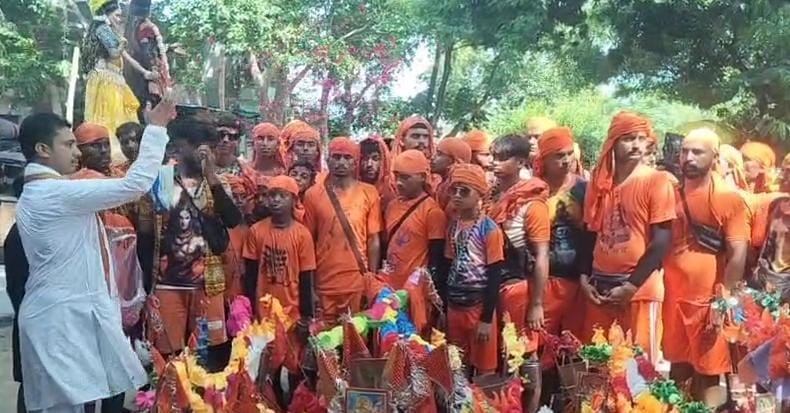 कस्बा बरखेड़ा में कछला घाट रबाना होती काबड़ यात्रा संवाद कस्बा बरखेड़ा में कछला घाट रबाना होती काबड़ यात्रा संवाद
