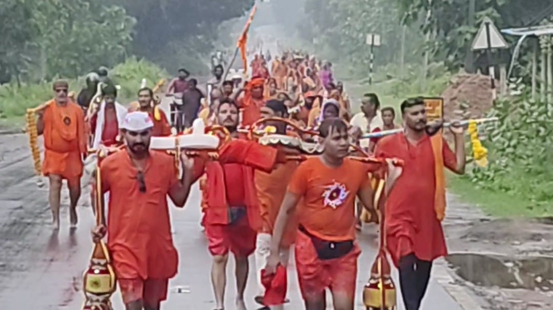 नीलकंठेश्वर धाम के आयोजक ने किया शिव भक्तों का भव्य स्वागत। नीलकंठेश्वर धाम के आयोजक ने किया शिव भक्तों का भव्य स्वागत।