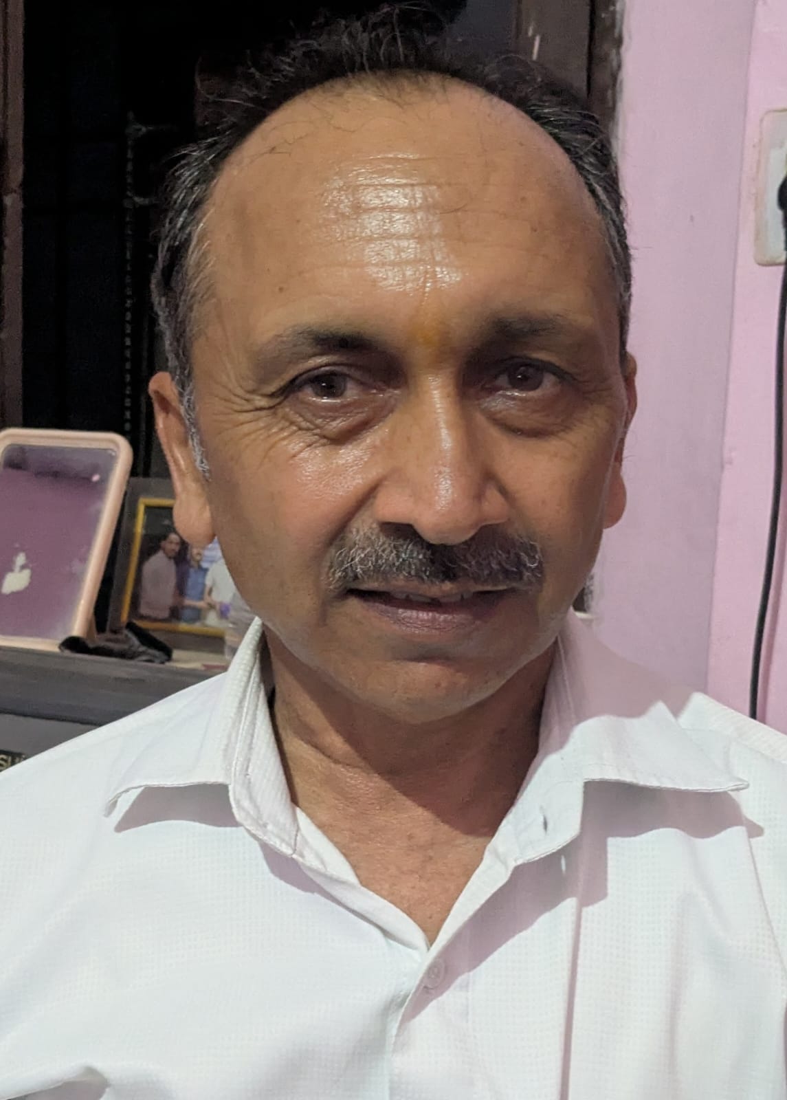 पिंजौर- नालागढ़ फोरलेन पर बद्दी के समीप फोरलेन के बीच में खड़ा बरसाती पानी- संवाद