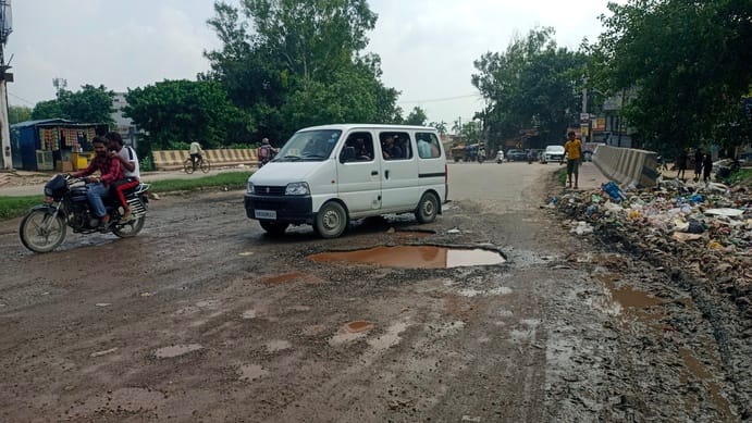 पानीपत-हरिद्वार स्टेट हाईवे पर छाया अंधेरा। संवाद पानीपत-हरिद्वार स्टेट हाईवे पर छाया अंधेरा। संवाद