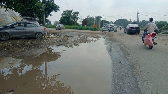 पानीपत-हरिद्वार स्टेट हाईवे पर छाया अंधेरा। संवाद पानीपत-हरिद्वार स्टेट हाईवे पर छाया अंधेरा। संवाद