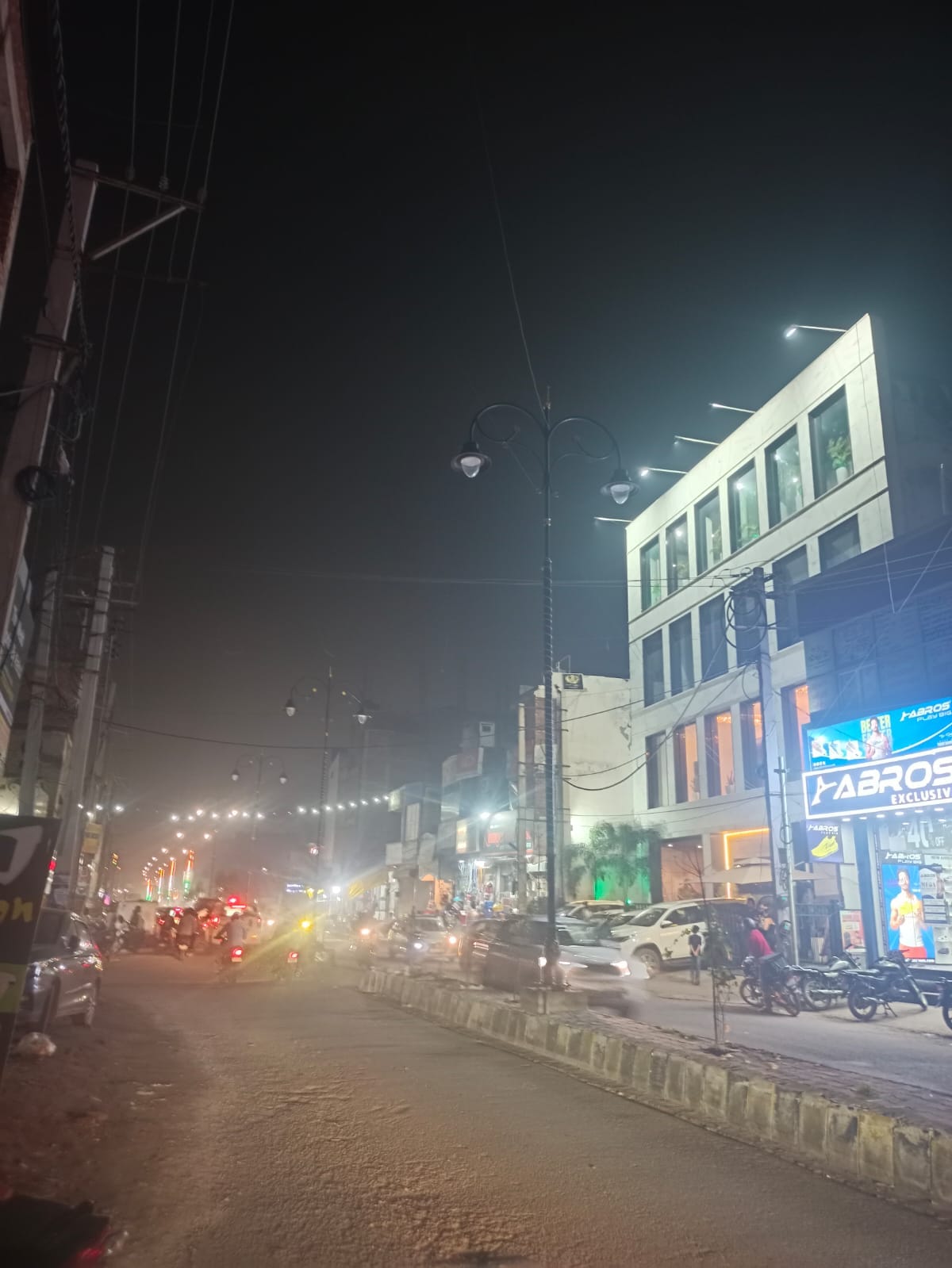 पानीपत-हरिद्वार स्टेट हाईवे पर छाया अंधेरा। संवाद पानीपत-हरिद्वार स्टेट हाईवे पर छाया अंधेरा। संवाद