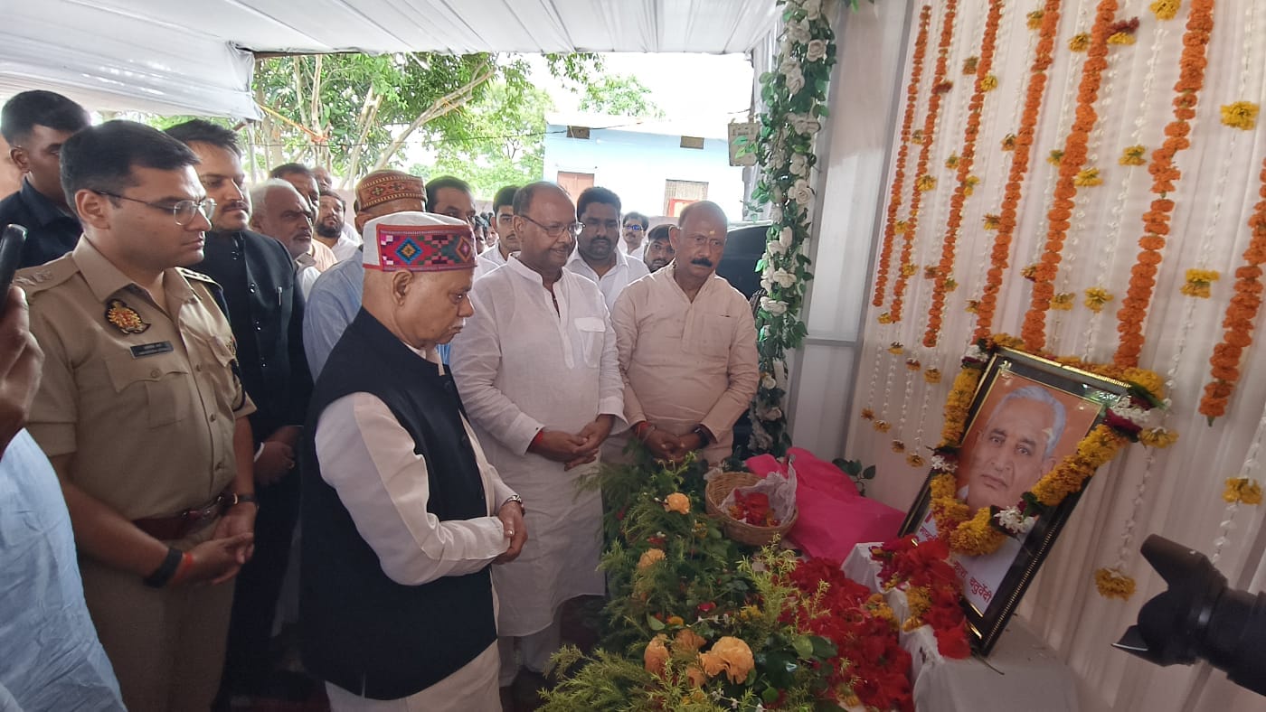 रॉबर्ट्सगंज के तेंदु गांव में भाजपा नेता रमेश मिश्रा के आवास पर तेलंगाना के राज्यपाल का स्वागत 
