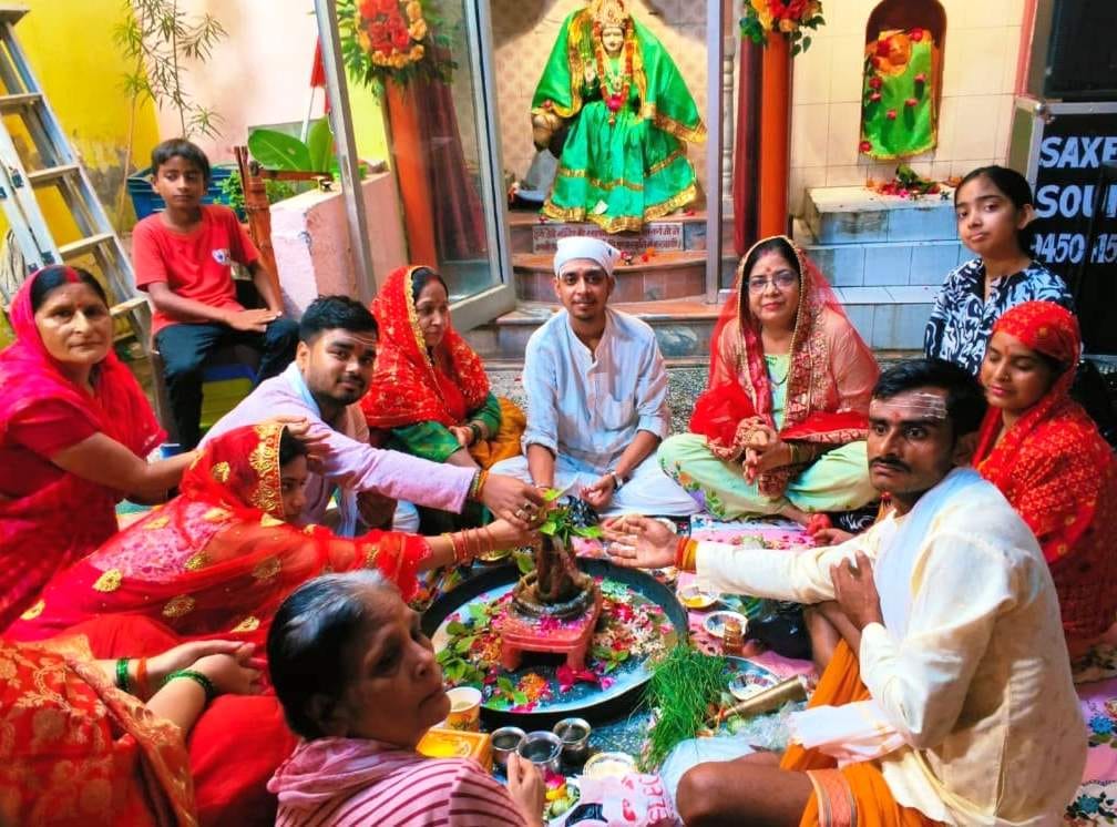 सेहरामऊ दक्षिणी क्षेत्र के गांव मियापुर में मंदिर में स्थापना के लिए जालिपा देवी मंदिर पर मूर्त सेहरामऊ दक्षिणी क्षेत्र के गांव मियापुर में मंदिर में स्थापना के लिए जालिपा देवी मंदिर पर मूर्त
