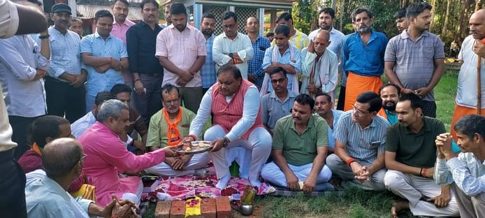 सेहरामऊ दक्षिणी क्षेत्र के गांव मियापुर में मंदिर में स्थापना के लिए जालिपा देवी मंदिर पर मूर्त सेहरामऊ दक्षिणी क्षेत्र के गांव मियापुर में मंदिर में स्थापना के लिए जालिपा देवी मंदिर पर मूर्त