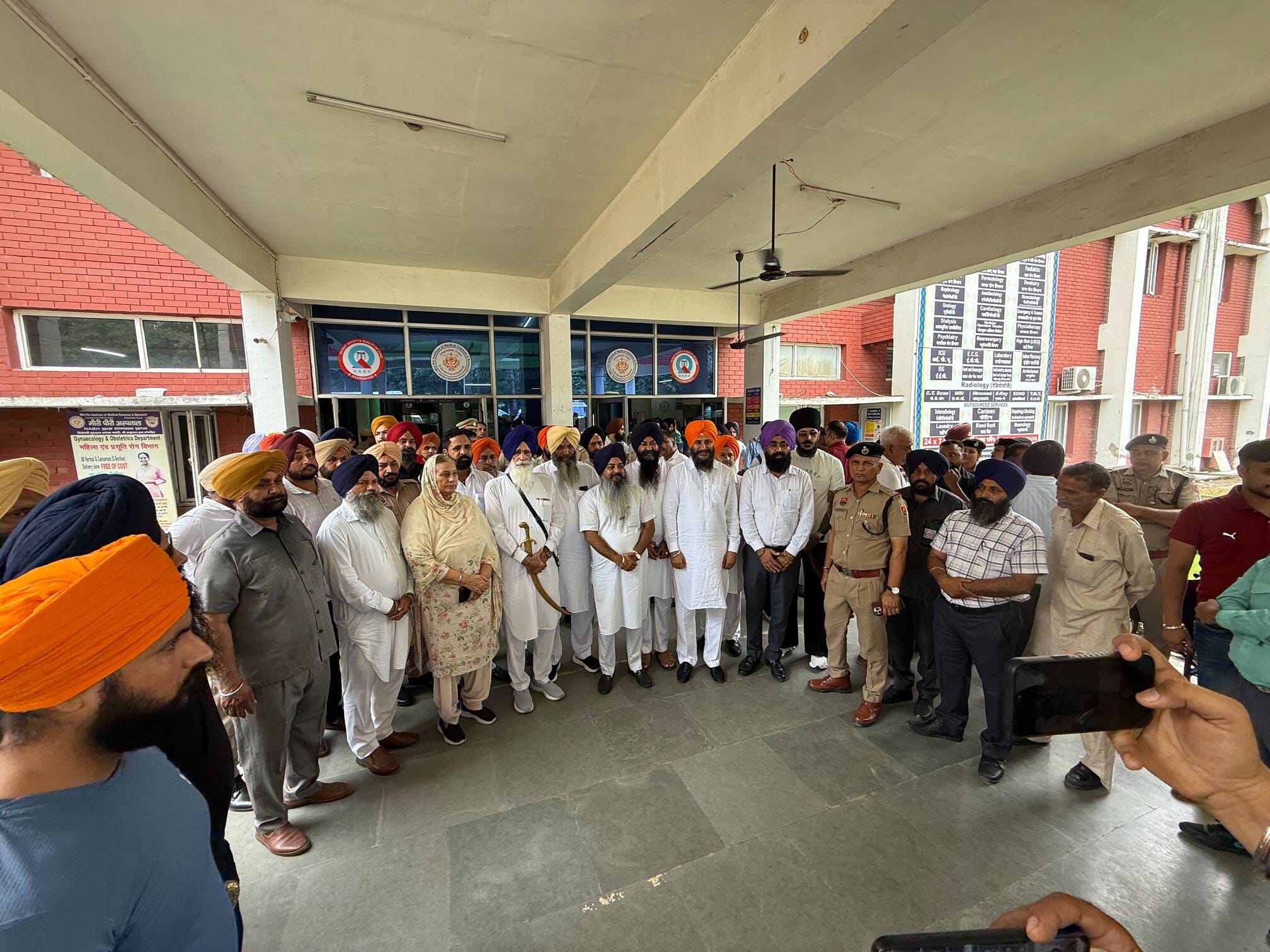 शाहाबाद। मीरी पीरीमेडिकल संस्थान में पहुंचे एसजीपीसी के अध्यक्ष एडवोकेट हरजिंदर सिंह धामी। संवा शाहाबाद। मीरी पीरीमेडिकल संस्थान में पहुंचे एसजीपीसी के अध्यक्ष एडवोकेट हरजिंदर सिंह धामी। संवा