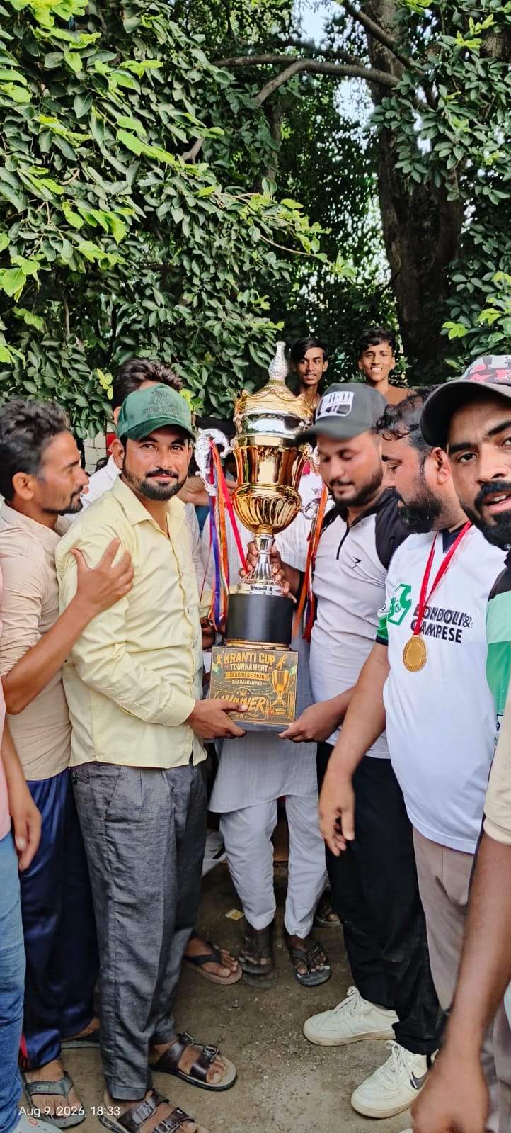 शाहजहांपुर में जीएफ कॉलेज के मैदान पर शार्ट खेलता खिलाड़ी। संवाद शाहजहांपुर में जीएफ कॉलेज के मैदान पर शार्ट खेलता खिलाड़ी। संवाद