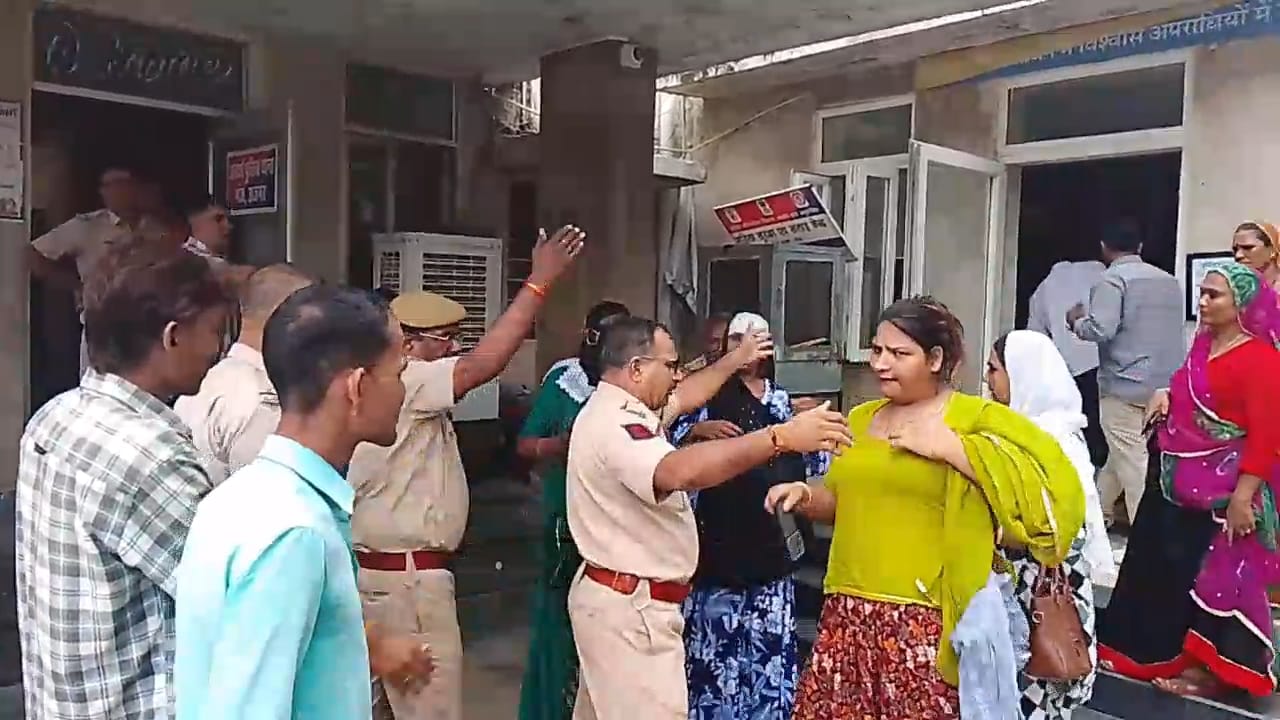 थाने में भिड़े किन्नरों के दो गुट, जमकर चले लात-घूंसे